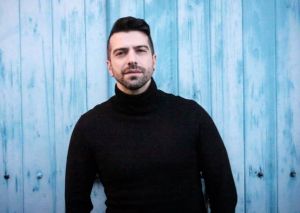 «Σε κάποιες οντισιόν μου πρότειναν μετά να πάω σπίτι τους» λέει ο Δημήτρης Τσακάλας