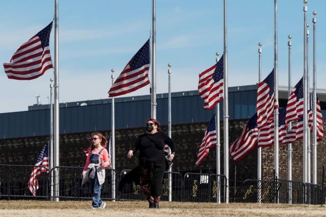 Έλληνες από τις τέσσερις γωνιές του πλανήτη μιλούν για τη ζωή τους με την Covid-19