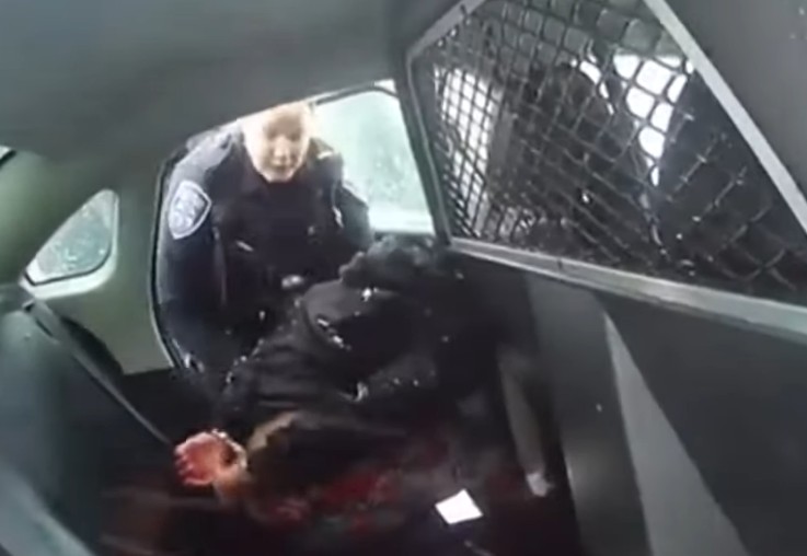 ΗΠΑ : Οργή για αστυνομικούς που τους δείχνει βίντεο να φορούν χειροπέδες και να ρίχνουν σπρέι πιπεριού σε 9χρονη αφροαμερικανή