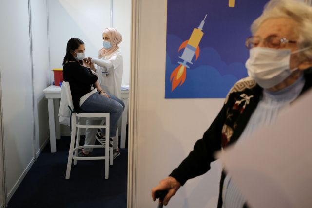 Δημοσκόπηση δείχνει ότι η εμπιστοσύνη των πολιτών στα εμβόλια κατά του κοροναϊού αυξήθηκε σε παγκόσμια κλίμακα