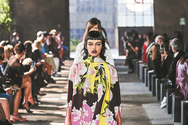 Επιδρομή των φλοράλ, με θεατρικά όμως στοιχεία…