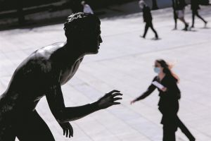 Σε «γκρίζα», ανοχύρωτη ζώνη οι ηλικιωμένοι με ανίατες ασθένειες