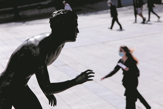 Σε «γκρίζα», ανοχύρωτη ζώνη οι ηλικιωμένοι με ανίατες ασθένειες