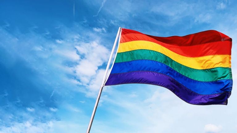 Γιατί οι γκέι κι άλλα μέλη της κοινότητας ΛΟΑΤΚΙ κινδυνεύουν περισσότερο από σοβαρή Covid-19