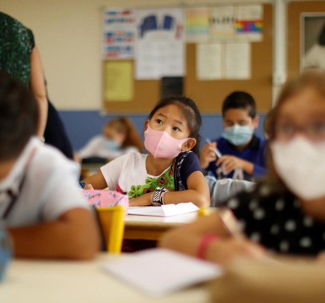 Γαλλία : Υποχρεωτικά με χειρουργικές μάσκες οι μαθητές «με στόχο να παραμείνουν τα σχολεία ανοιχτά»