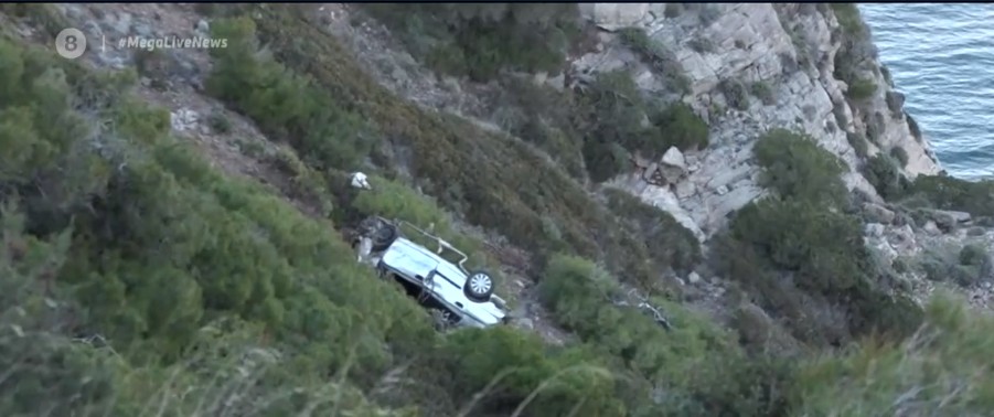 Κερατέα: Νεκρός ο οδηγός που έπεσε με το αμάξι σε γκρεμό