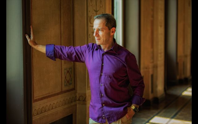 Πώς σώθηκε ο Λιγνάδης από το μαχαίρωμα στο σπίτι του πριν από 19 χρόνια