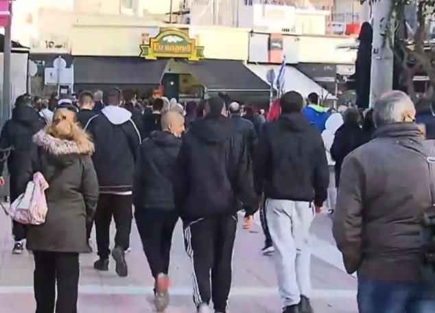 Κοροναϊός : Απίστευτος συνωστισμός σε διαμαρτυρία για το lockdown στον Εύοσμο