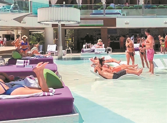 Στα ελληνικά νησιά από τον Μάιο οι Βρετανοί