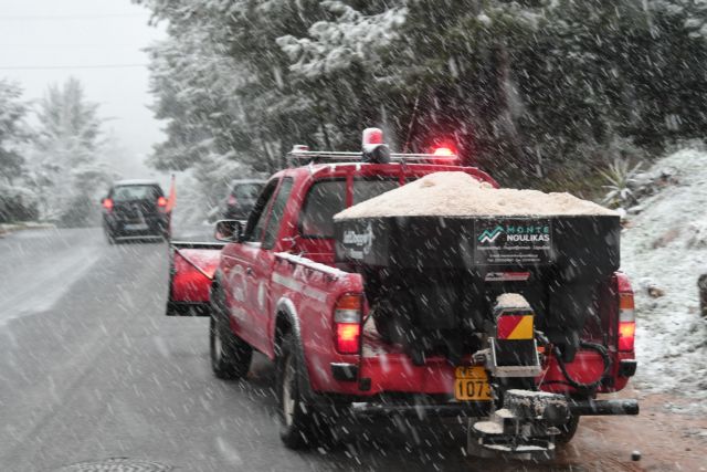Μόνο με αλυσίδες η κίνηση στο ρεύμα προς Λαμία