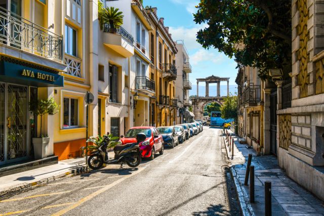 Προς άνοιγμα όλων των δραστηριοτήτων μέχρι τέλος Απριλίου – Τι λένε οι ειδικοί για το Πάσχα και τις μετακινήσεις