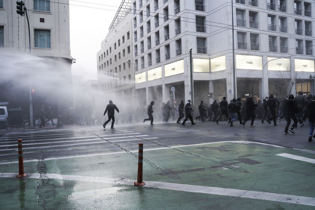 Κουφοντίνας : Αποκλειστικό βίντεο την ώρα που η «αύρα» διαλύει την πορεία