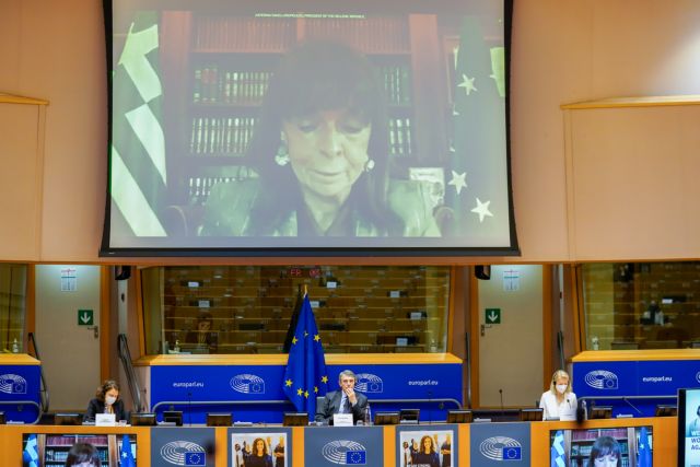 Σακελλαροπούλου : Η πανδημία όξυνε τις διακρίσεις εναντίον των γυναικών – Τι είπε για το #MeToo