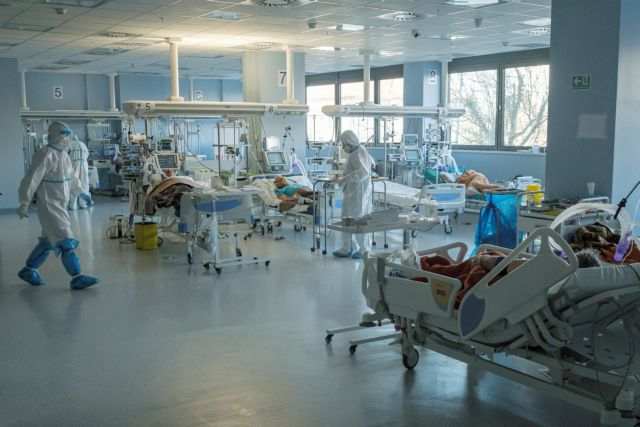 Κοροναϊός : Εφημερίες «πολέμου» στα νοσοκομεία της Αττικής