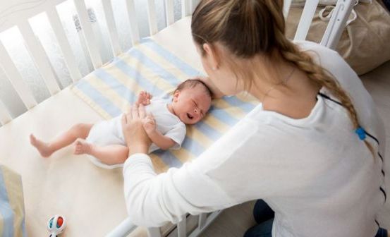 Αυξάνονται οι διασωληνώσεις βρεφών