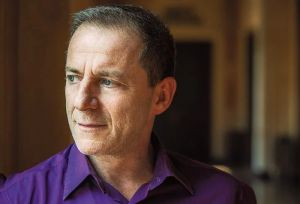 Λιγνάδης : Σοκάρει η μαρτυρία Αιγύπτιου – «Έκανε λαβή γύρω από τη μέση μου και με ακινητοποίησε… »