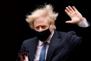 Βρετανία : Απορρίπτει τις κατηγορίες ότι εμπόδισε εξαγωγές εμβολίων ο Τζόνσον