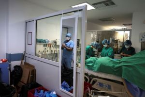 Πρόβλεψη ακόμη και για 1.000 διασωληνωμένους – Νέο έκτακτο σχέδιο για να αυξηθούν οι διαθέσιμες κλίνες