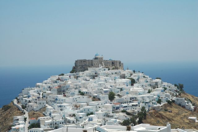 H DW για την προτεραιότητα στους εμβολιασμούς μικρών ελληνικών νησιών : «Ήλιος, θάλασσα και… Covid-free»