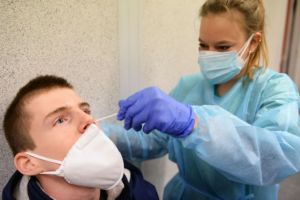 Δωρεάν τεστ για εργαζομένους σε επιχειρήσεις άνω των 20 υπαλλήλων