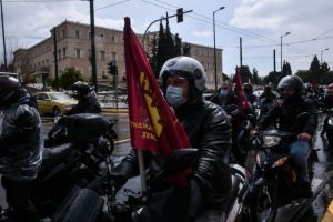 Μοτοπορεία στο Σύνταγμα από διανομείς και εργαζόμενους στην εστίαση