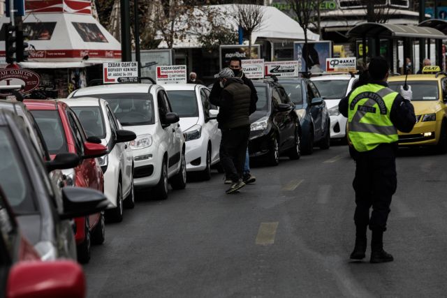 Διαμαρτυρία με αυτοκινητοπομπή από εκπαιδευτές οδήγησης στο κέντρο της Αθήνας