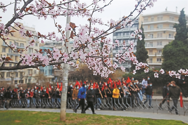 Η Παλαβή Αριστερά αντεπιτίθεται