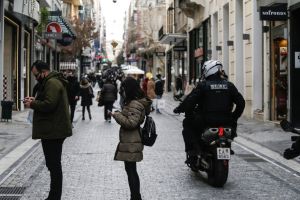 Πότε θα επαναλειτουργήσει το λιανεμπόριο – Γιατί είναι πιθανότερο με SMS στο 13032