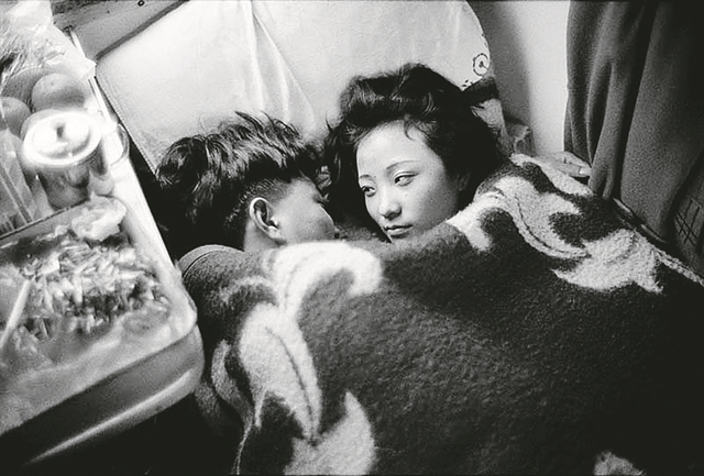 Ο Κινέζος που φωτογράφιζε τα τρένα να περνούν