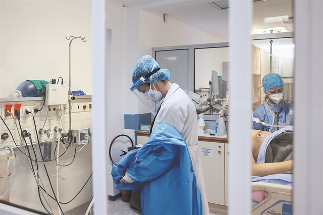Πάνω από 230.000 πολίτες σήμερα αποτελούν ενεργά κρούσματα | tanea.gr Πάνω από 230.000 πολίτες σήμερα αποτελούν ενεργά κρούσματα | tanea.gr