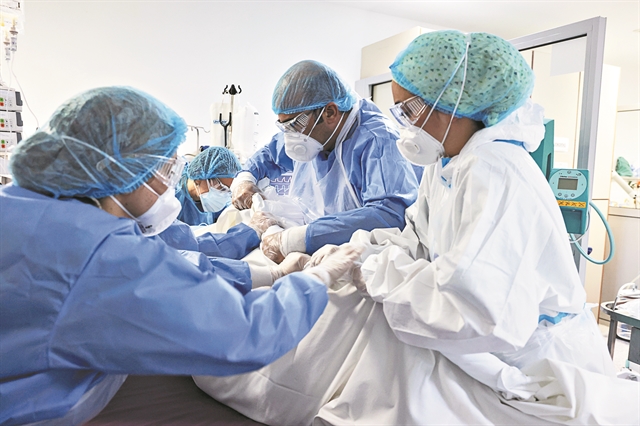 Συνθήκες πολέμου στις Εντατικές της Αθήνας