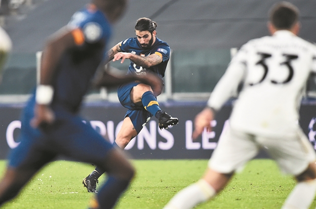 Με υπογραφή Ολιβέιρα