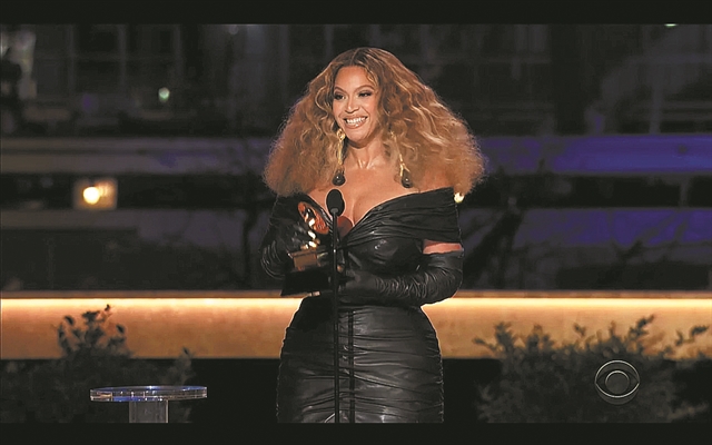 Η Μόνικα Λεβίνσκι ζητά από την Μπιγιονσέ να αφαιρέσει το όνομά της από το «Partition»