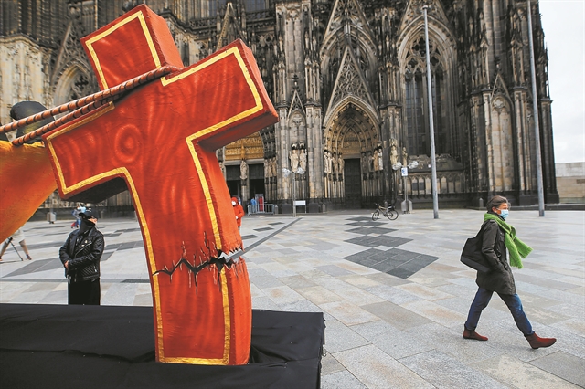 Σεισμός για τη συγκάλυψη των βιασμών στην Εκκλησία