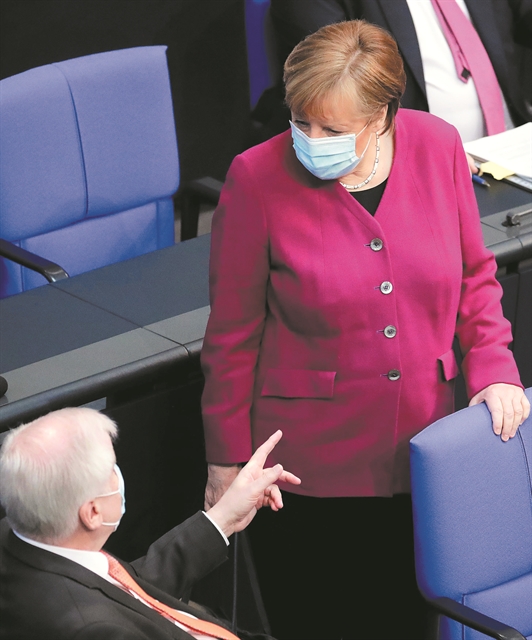 Αναδίπλωση μετά τη «συγγνώμη» για τον κορωνοϊό