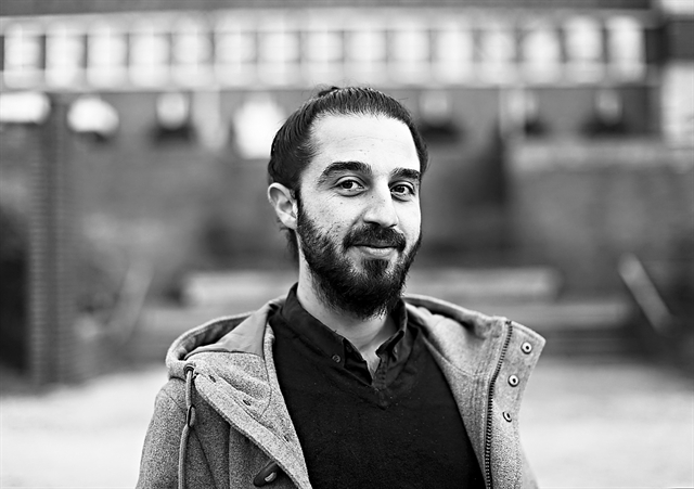 Ηλιοι – Απρίλιοι, χρόνος χρωμάτων, στρέμματα φωτός