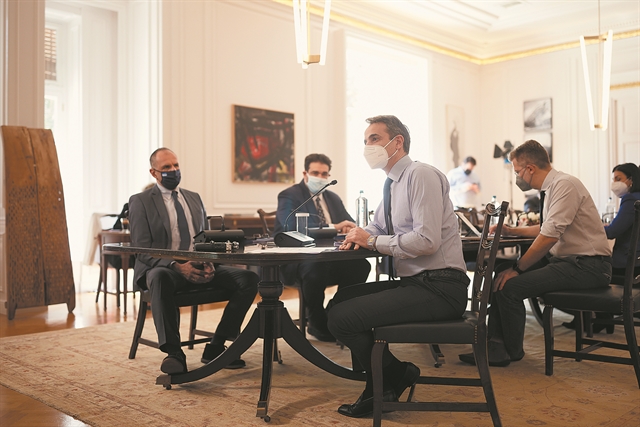 Νομοθετικό μπαράζ και απέναντι στην εκλογολογία