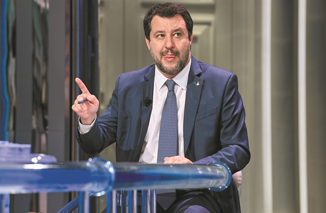 Πολιτικό «φλερτ» του Σαλβίνι προς       την Ισπανίδα Αγιούσο