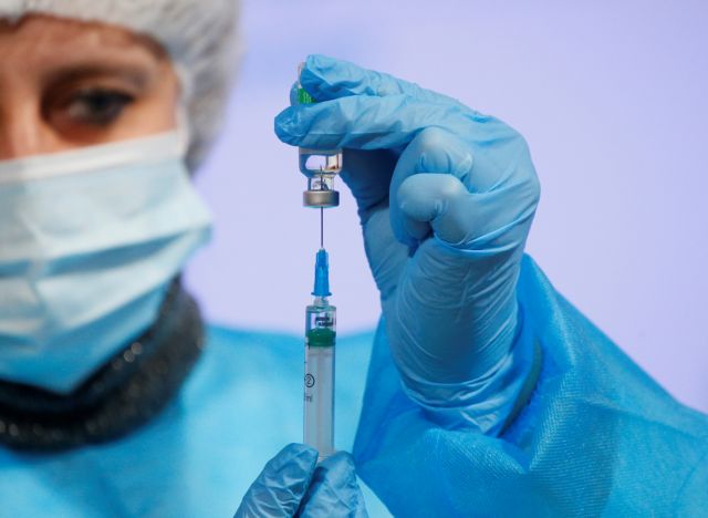Εμβόλιο AstraZeneca : Γιατί η Ελλάδα συνεχίζει τον εμβολιασμό