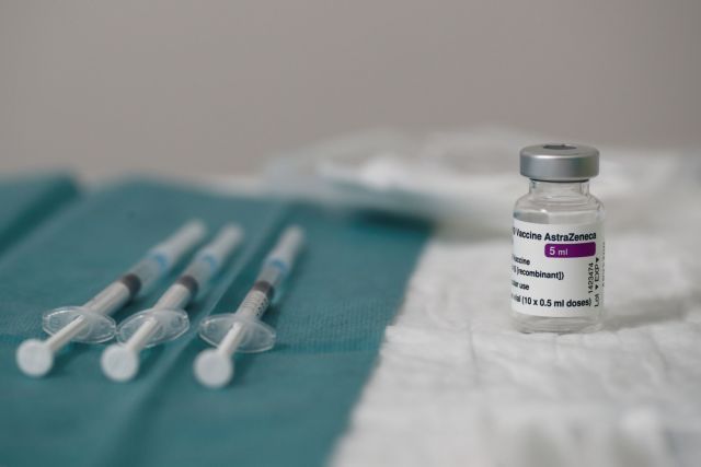 Τα οφέλη από το εμβόλιο της AstraZeneca υπερσταθμίζουν τον κίνδυνο επιμένει ο ΕΜΑ
