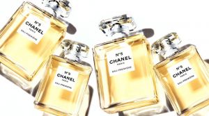 100 χρόνια Chanel No 5: Το άρωμα που κρατάει… έναν αιώνα