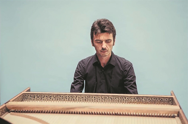 Αποχαιρετισμός σε έναν τσεμπαλίστα