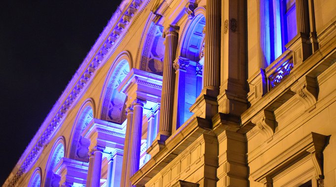 Χώρες του κόσμου τιμούν την Ελληνική Επανάσταση με τη φωταγώγηση κτιρίων