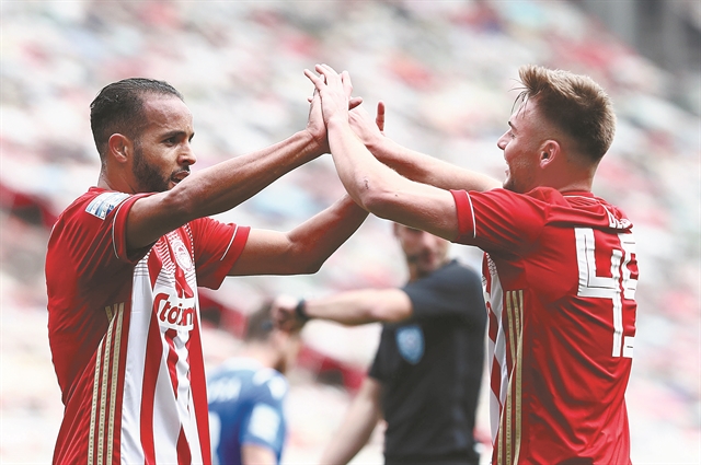 Εριξε προειδοποιητικές… κανονιές