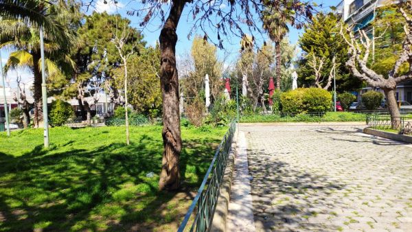 Υπόθεση Λιγνάδη : Οι «ψίθυροι» για παρενοχλήσεις παιδιών αντηχούν στα στενά της πλατείας Αγίου Παύλου