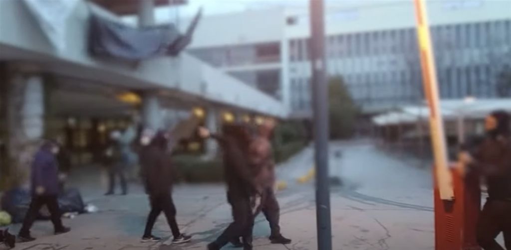 Δεκαέξι συλλήψεις στην επιχείρηση τερματισμού της κατάληψης – Εξωπανεπιστημιακοί ξανά οι περισσότεροι καταληψίες