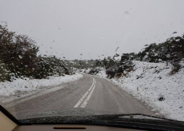 Καιρός: Χιονίζει στην Αττική – Δείτε την εξέλιξη του καιρού τις επόμενες ώρες | tanea.gr