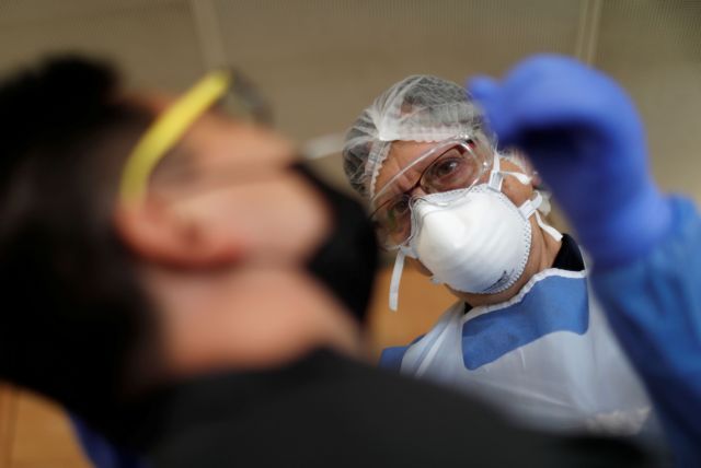 ΠΟΥ : Ο κοροναϊός δεν θα ηττηθεί μέχρι το τέλος του έτους