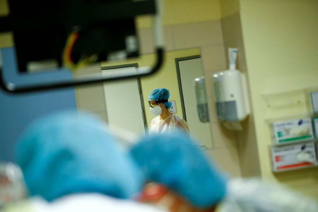 Γιατρός Αττικού: Δεν πρέπει να φτάσουμε στο σημείο να διαλέγουμε ποιος θα νοσηλευτεί