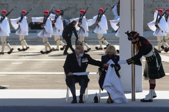 Πρίγκιπας Κάρολος : Ο άνδρας με το κιλτ που έγινε η σκιά του στην πλατεία Συντάγματος